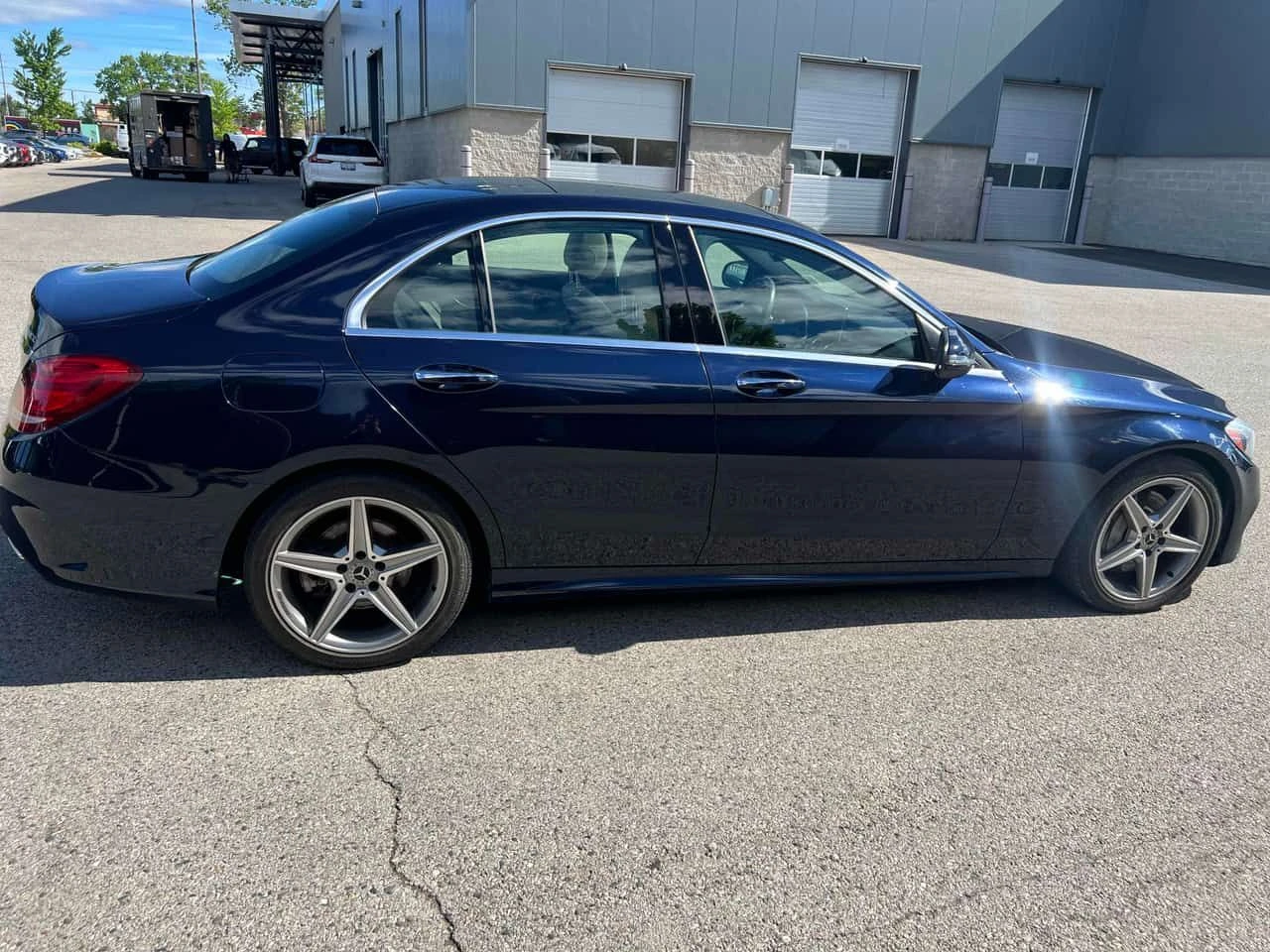 Mercedes-Benz C 300 | CARFAX | БЕЗ ПЪРВОНАЧАЛНА ВНОСКА | , снимка 3 - Автомобили и джипове - 55192266