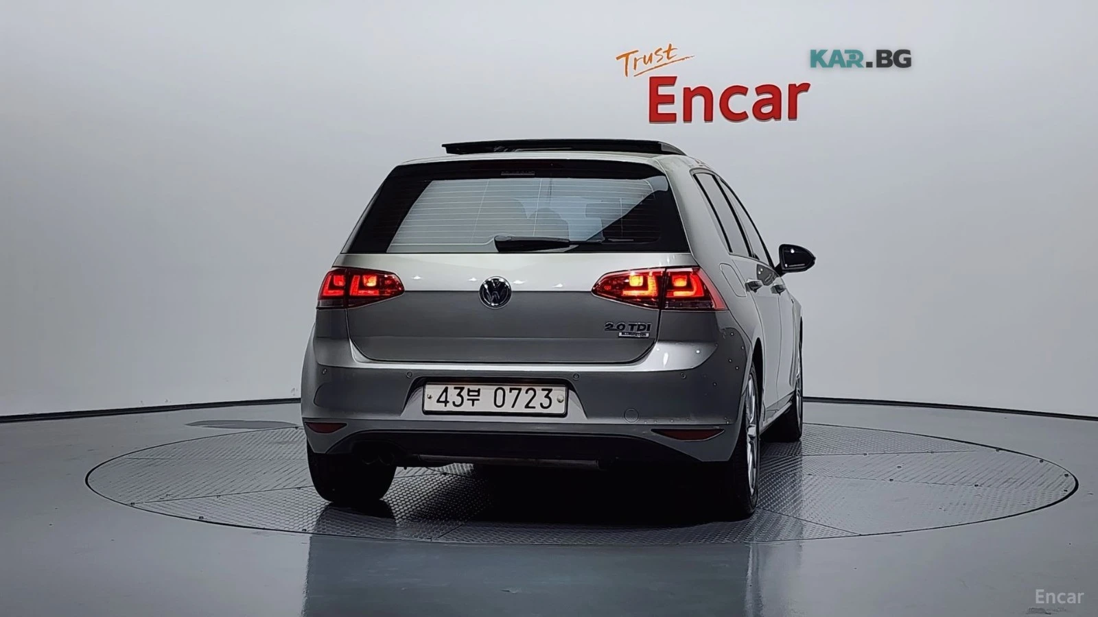 VW Golf * ПАНО* KEYLESS* Camera* ПОДГРЕВ* , снимка 4 - Автомобили и джипове - 55374574