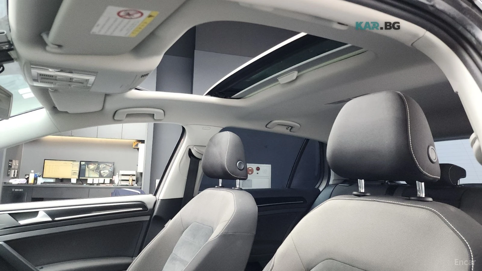 VW Golf * ПАНО* KEYLESS* Camera* ПОДГРЕВ* , снимка 16 - Автомобили и джипове - 55374574