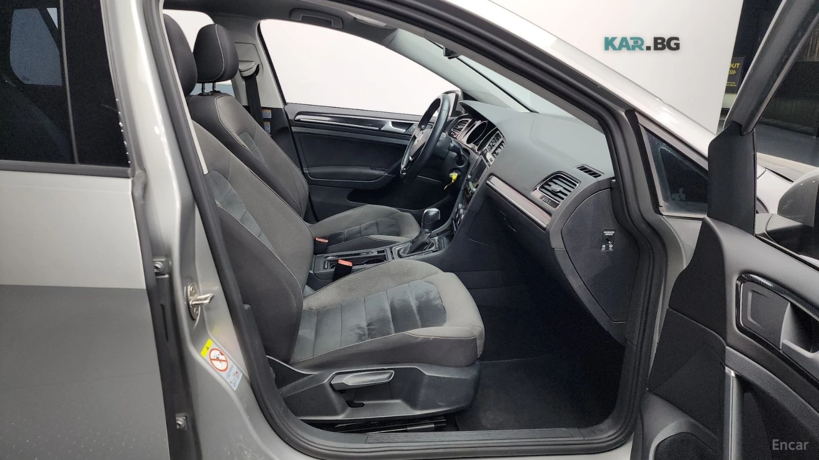 VW Golf * ПАНО* KEYLESS* Camera* ПОДГРЕВ* , снимка 11 - Автомобили и джипове - 55374574