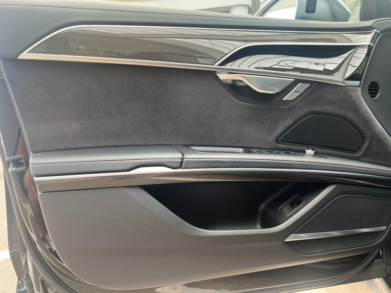 Audi S8 CARBON/ BLACK OPTIC / HUD / AIR / 360 / PANO / B&O, снимка 8 - Автомобили и джипове - 55530553