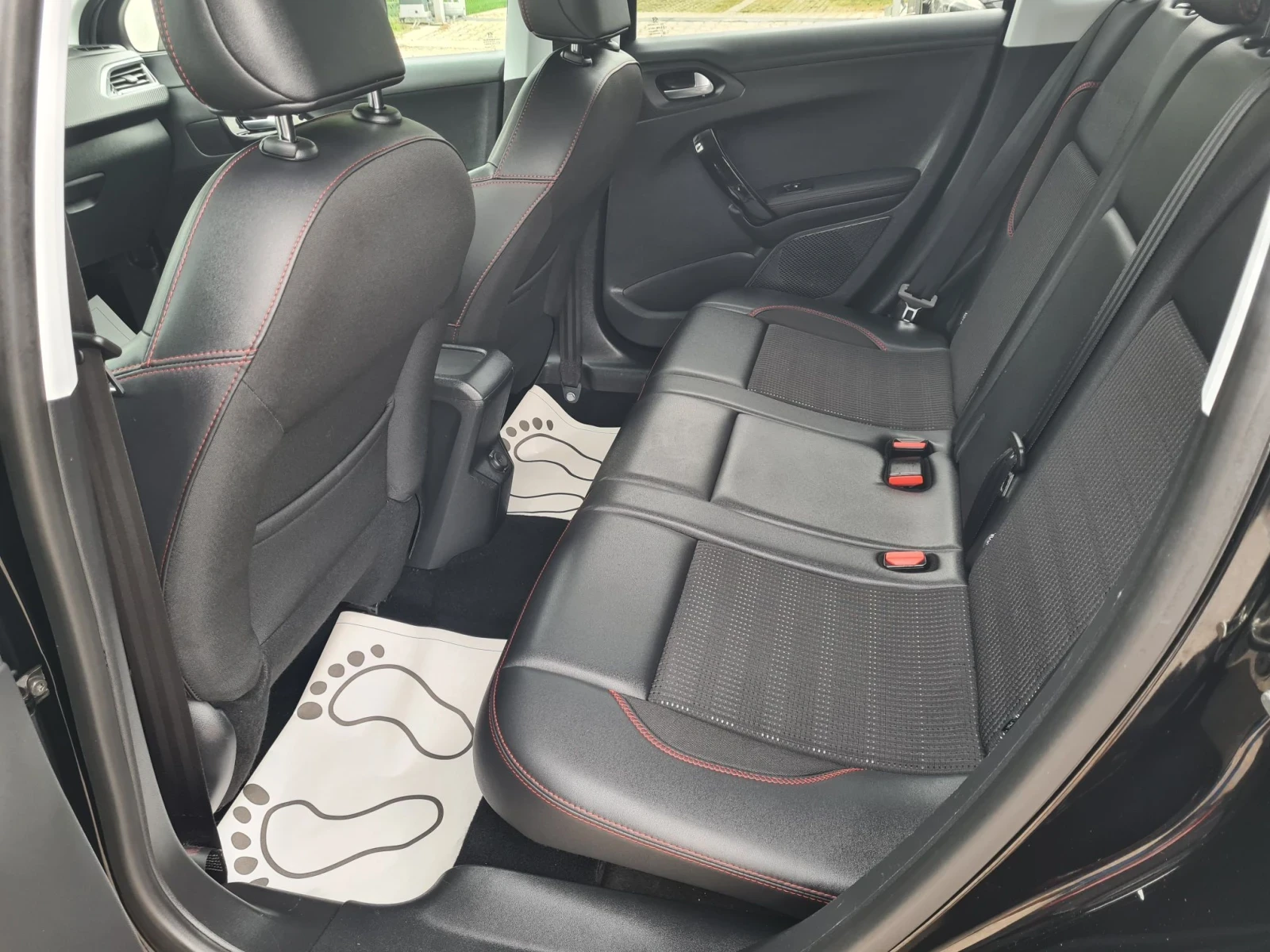 Peugeot 2008 1.2i 110p.s  GT-Line / EVRO 6b, снимка 10 - Автомобили и джипове - 55625034