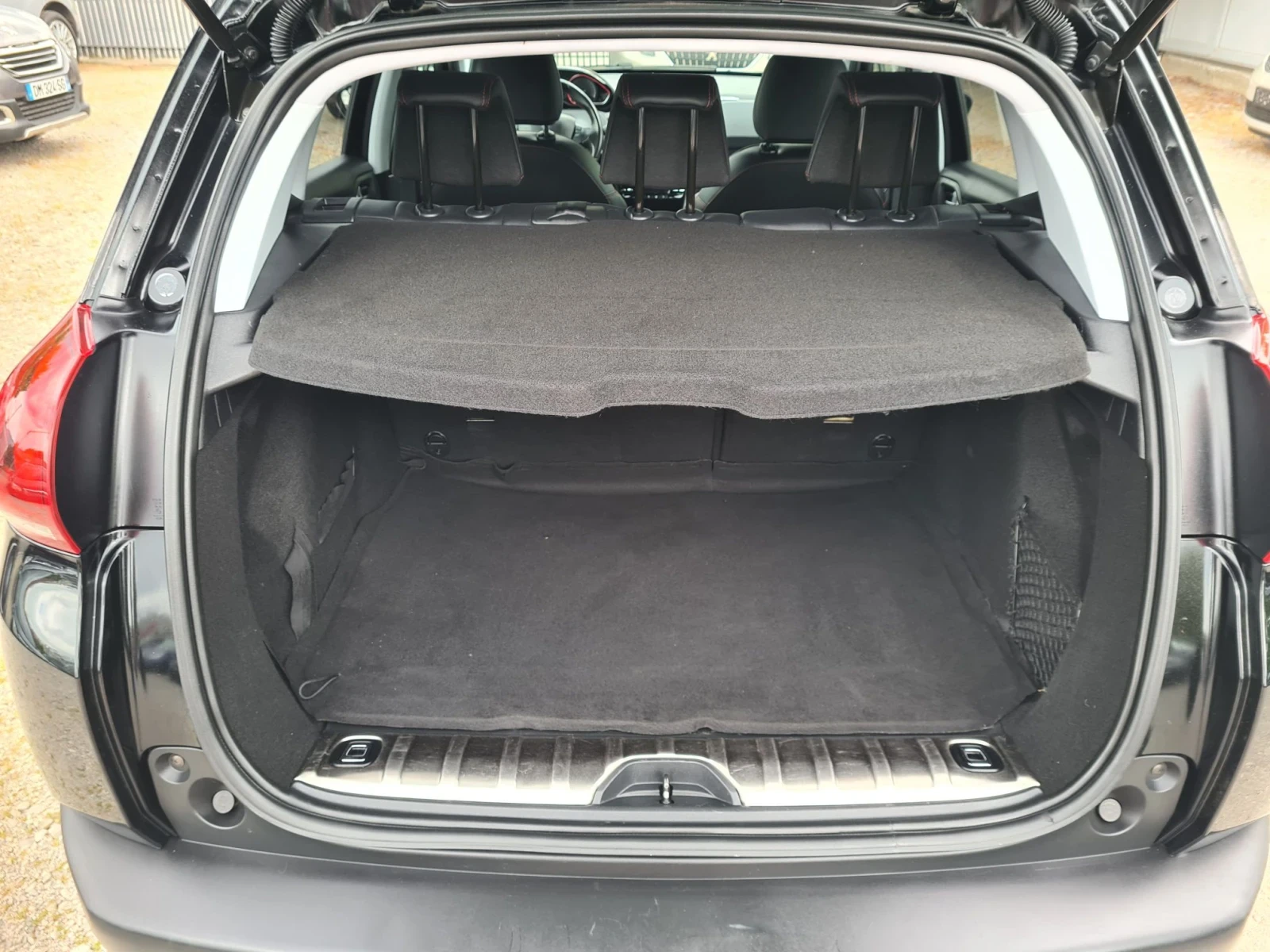 Peugeot 2008 1.2i 110p.s  GT-Line / EVRO 6b, снимка 11 - Автомобили и джипове - 55625034