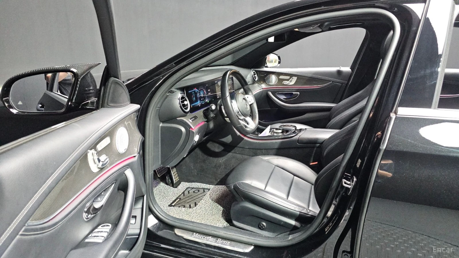 Mercedes-Benz E 350 4MATIC/AMG-LINE/DRIVE-ASSISTS/BURMESTER, снимка 5 - Автомобили и джипове - 55625340