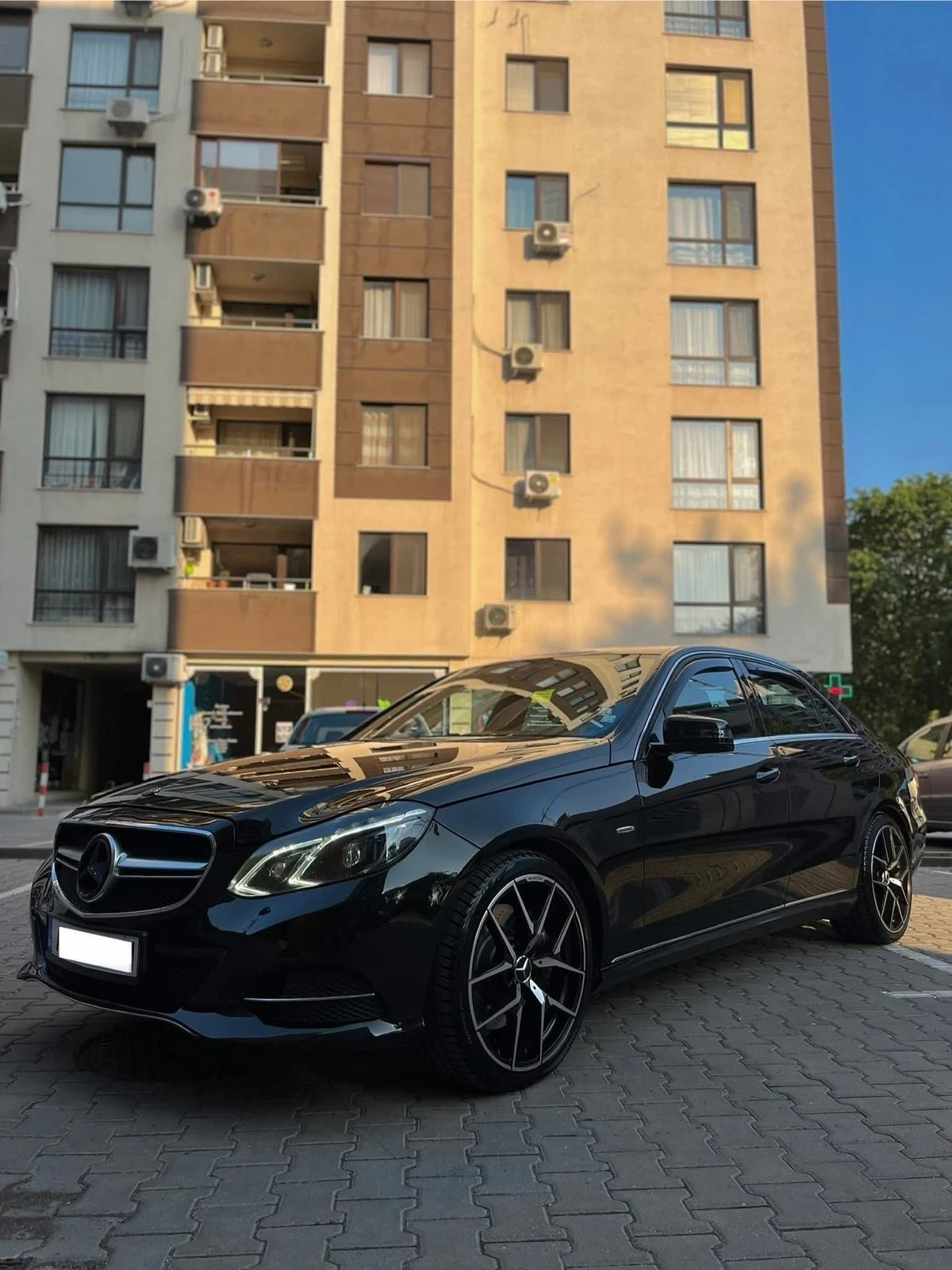 Mercedes-Benz E 400 Edition E, снимка 2 - Автомобили и джипове - 56233930
