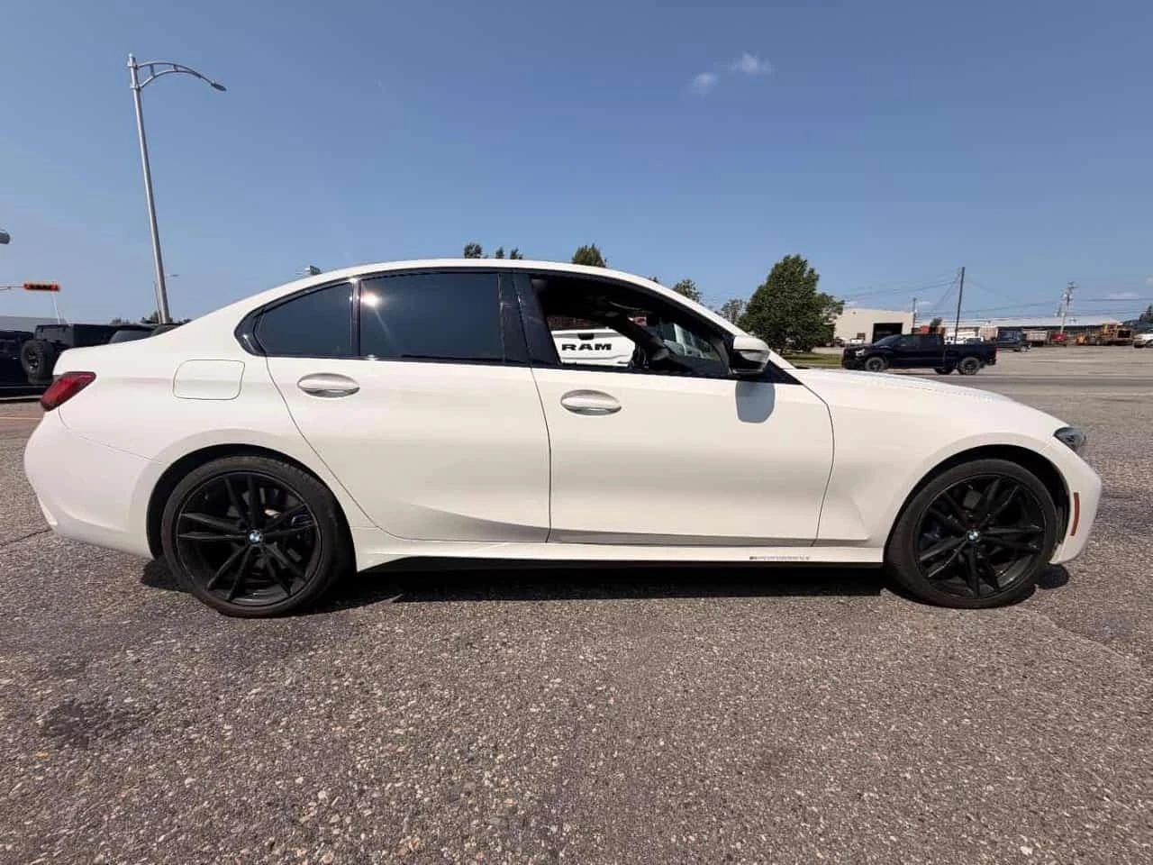 BMW 330 I XDRIVE / КОЖА / ПАНОРАМА / MEMORY , снимка 3 - Автомобили и джипове - 56256733