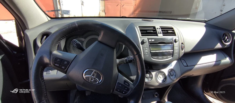 Toyota Rav4 2.2 D4D, снимка 6 - Автомобили и джипове - 49583225