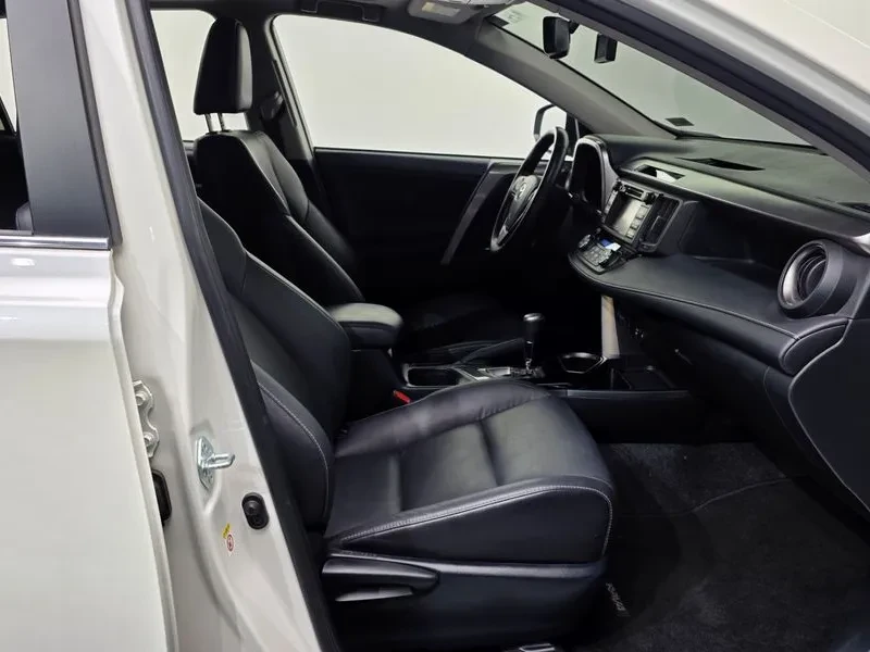 Toyota Rav4 2.5 4WD HYBRID, снимка 11 - Автомобили и джипове - 55059109