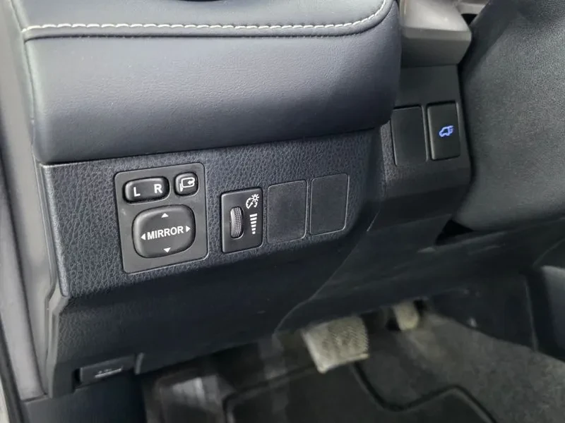 Toyota Rav4 2.5 4WD HYBRID, снимка 17 - Автомобили и джипове - 55059109