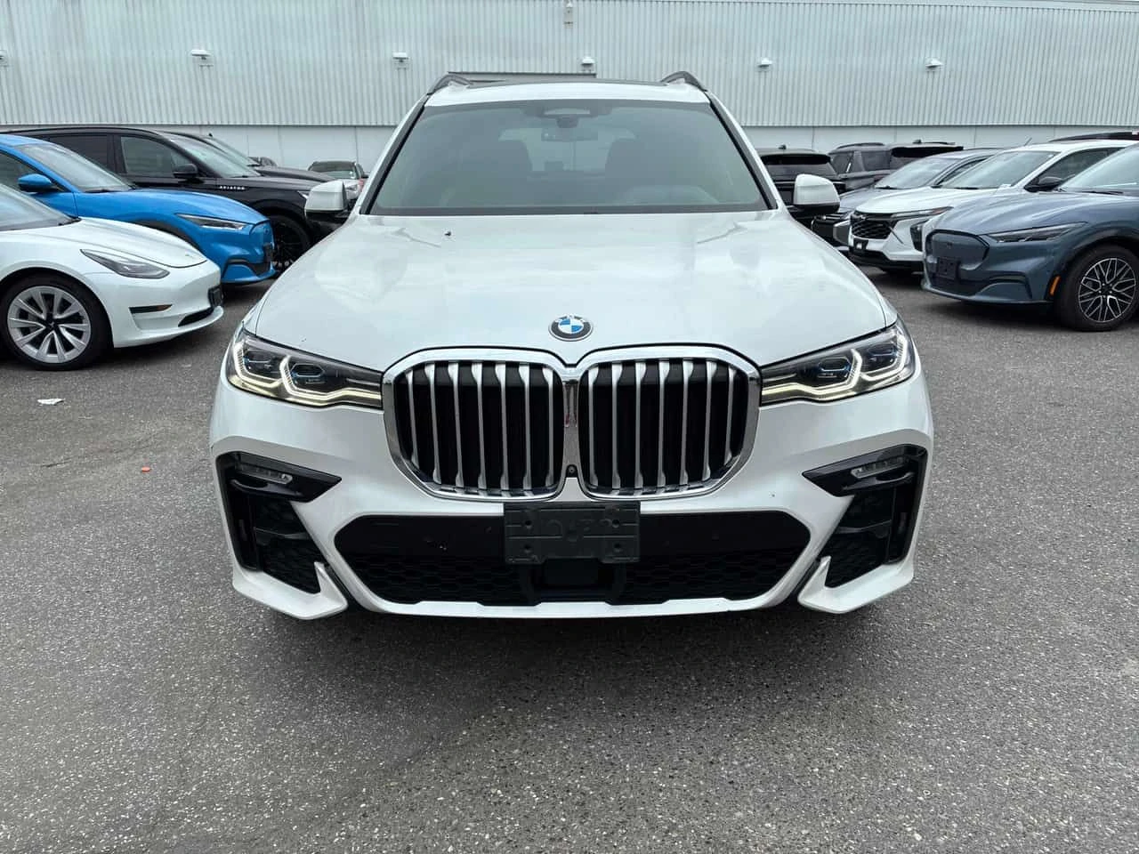 BMW X7 xDrive40i/ОБДУХВАНЕ/LASER/ПАНОРАМА/360, снимка 2 - Автомобили и джипове - 54809265