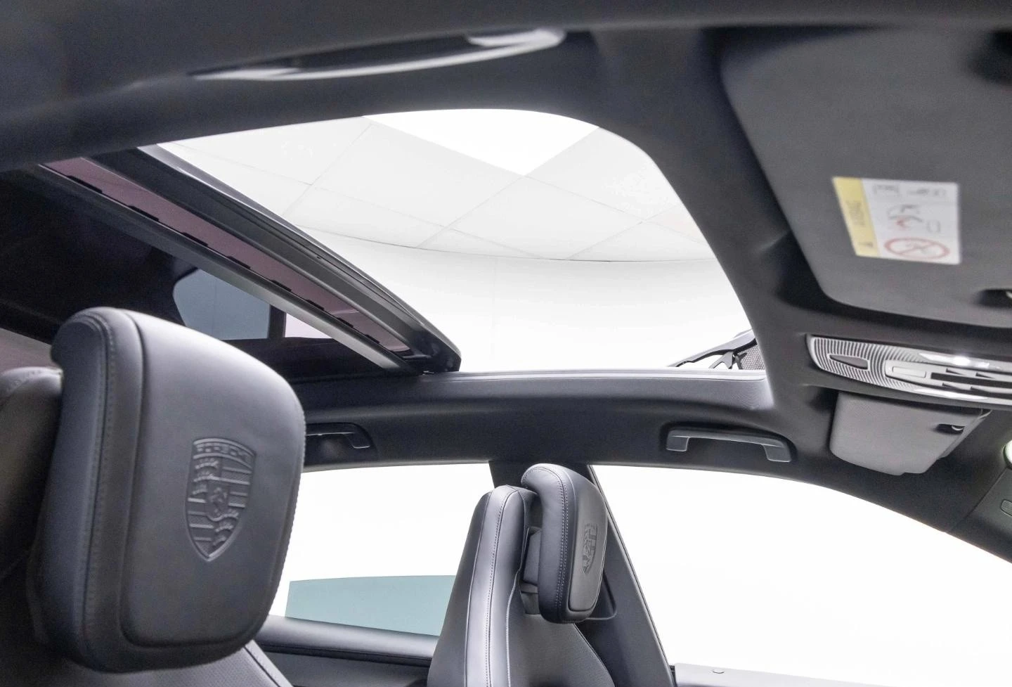 Porsche Cayenne ELECTRIC * NEW 2026* BOSE CHRONO PANO 2-DISPLAY , снимка 11 - Автомобили и джипове - 55034268