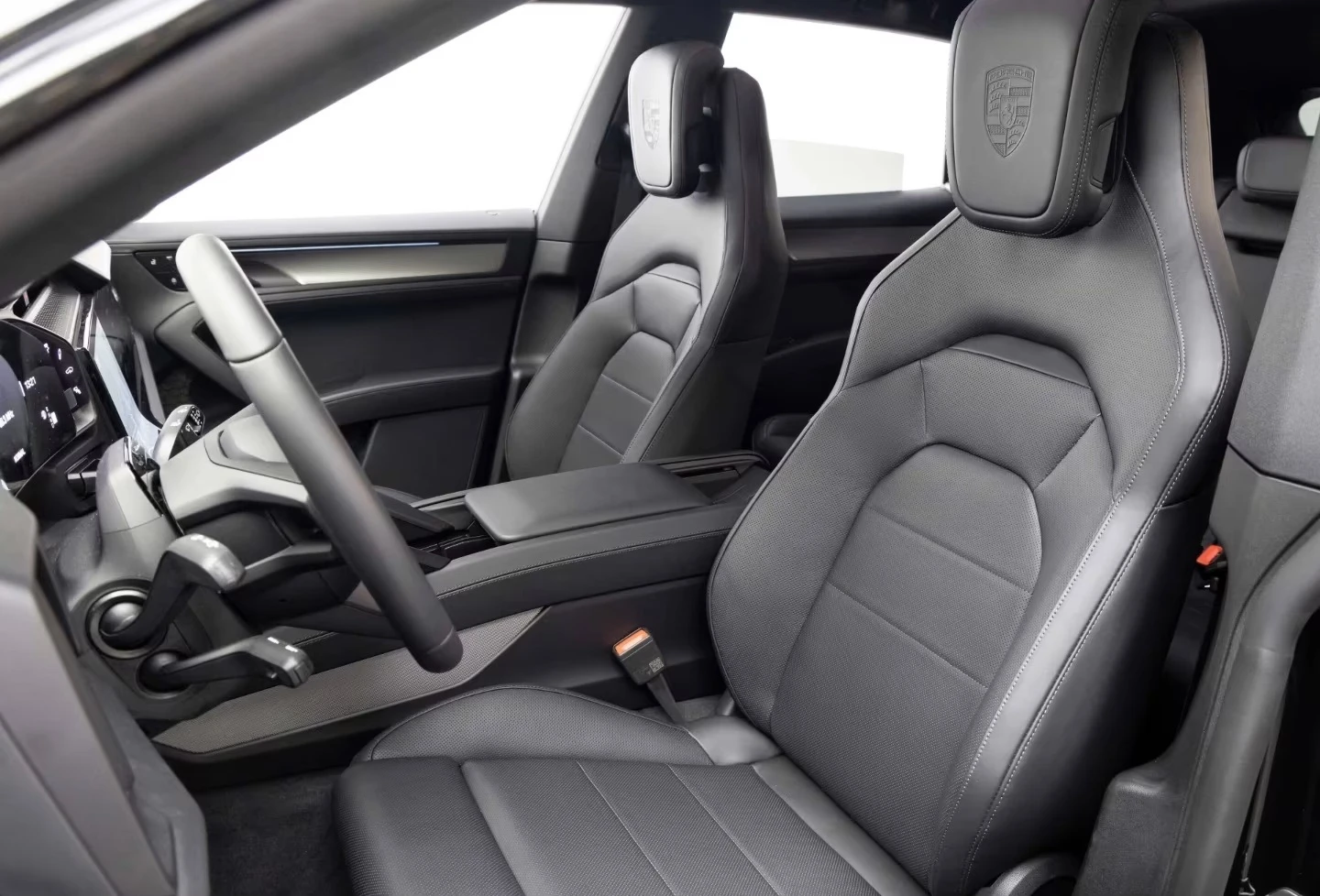 Porsche Cayenne ELECTRIC * NEW 2026* BOSE CHRONO PANO 2-DISPLAY , снимка 13 - Автомобили и джипове - 55034268