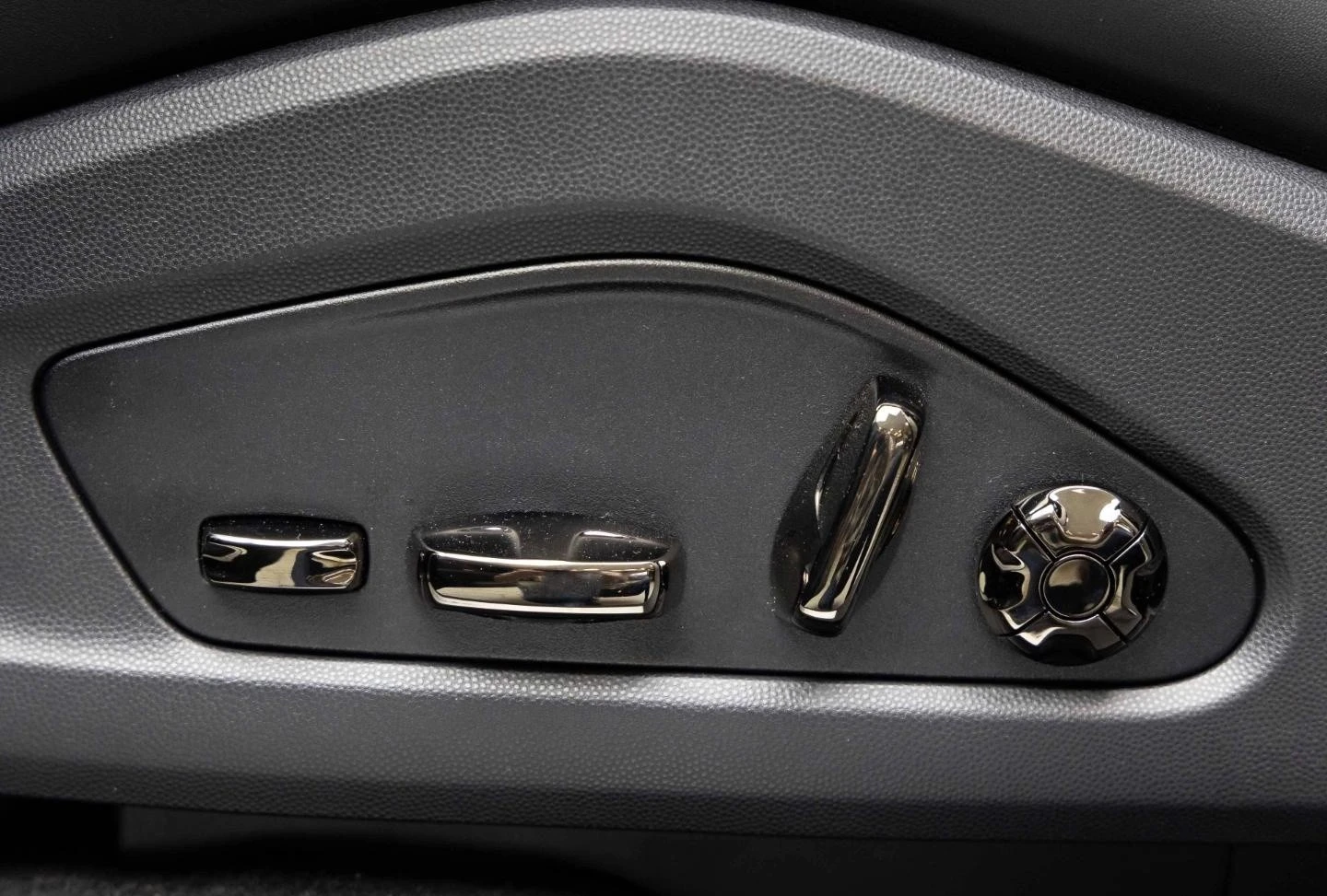 Porsche Cayenne ELECTRIC * NEW 2026* BOSE CHRONO PANO 2-DISPLAY , снимка 14 - Автомобили и джипове - 55034268