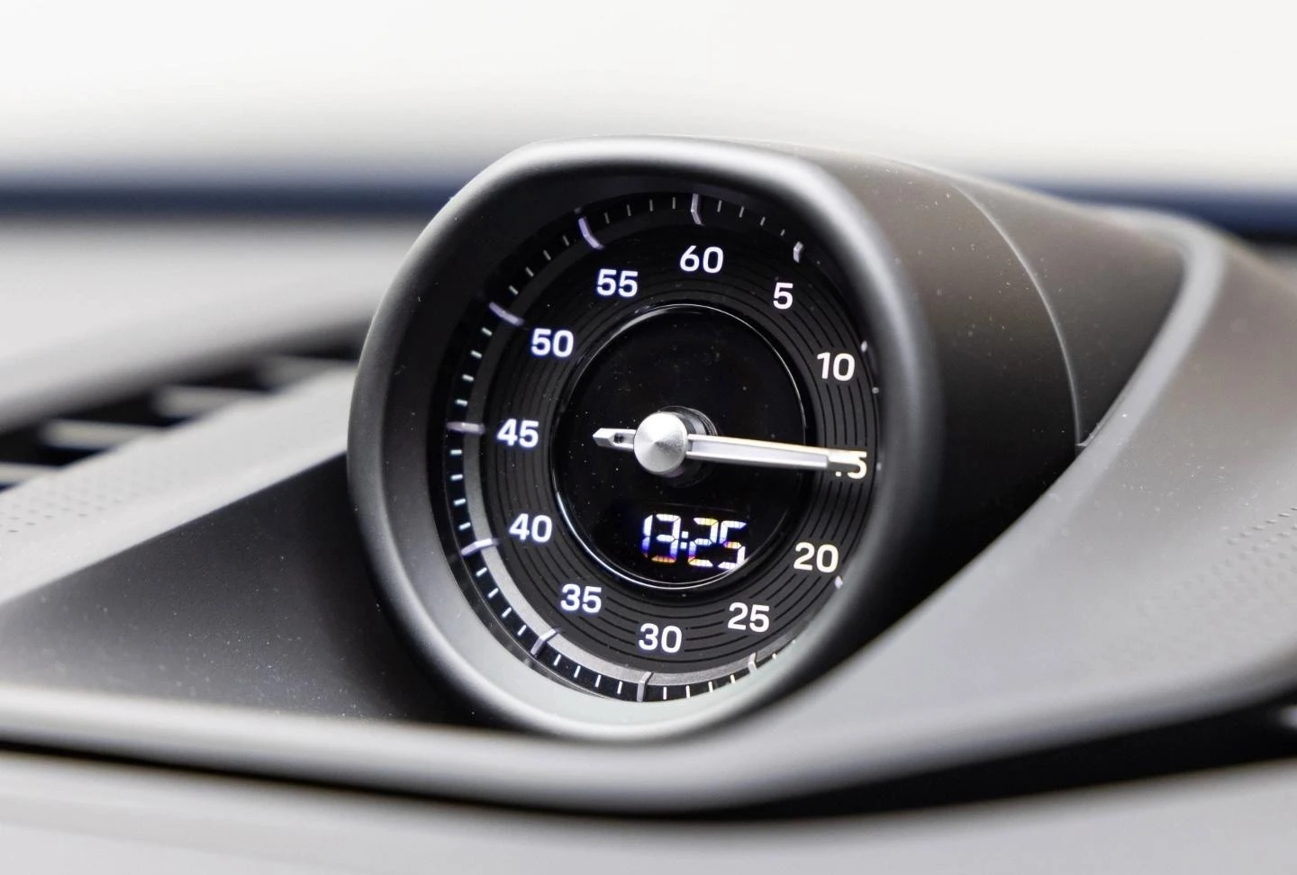 Porsche Cayenne ELECTRIC * NEW 2026* BOSE CHRONO PANO 2-DISPLAY , снимка 9 - Автомобили и джипове - 55034268