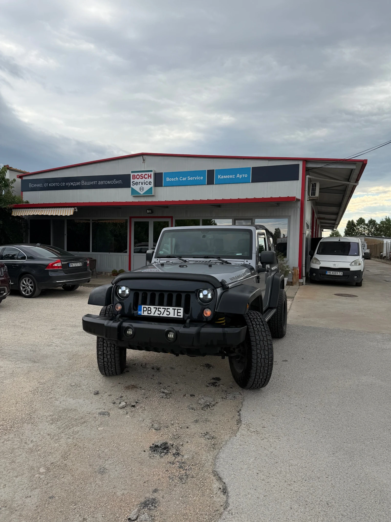 Jeep Wrangler, снимка 2 - Автомобили и джипове - 55266246