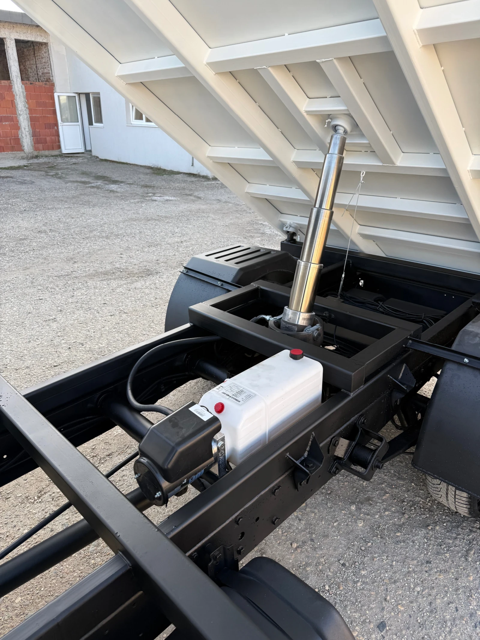 Iveco 35c17 Тристранен 3.0 170 коня!, снимка 9 - Бусове и автобуси - 53828550