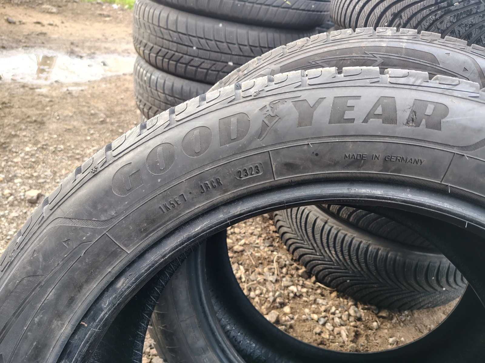 Гуми Зимни 235/55R19, снимка 4 - Гуми и джанти - 54088444