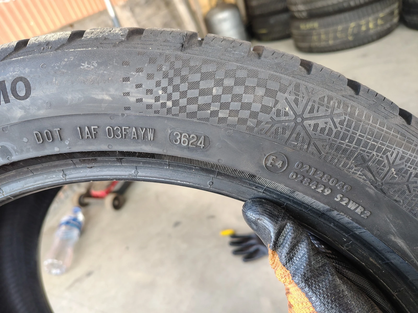 Гуми Зимни 275/40R19, снимка 5 - Гуми и джанти - 55845854