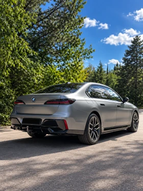 BMW 750 e M-Pro Plug-in Hybrid xDrive B&W , снимка 4