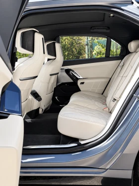 BMW 750 e M-Pro Plug-in Hybrid xDrive B&W , снимка 8