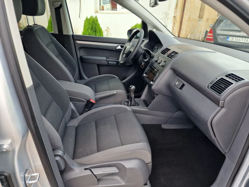 VW Touran 1.4TGI, снимка 10 - Автомобили и джипове - 49406083