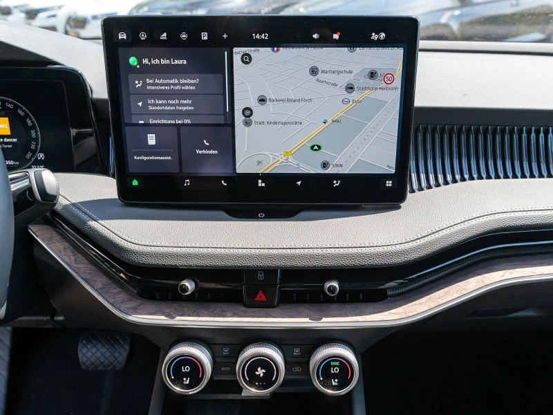 Skoda Superb 2.0 TDI L&K COMBI DSG CANTON MATRIX-LED CAMERA, снимка 14 - Автомобили и джипове - 51508835