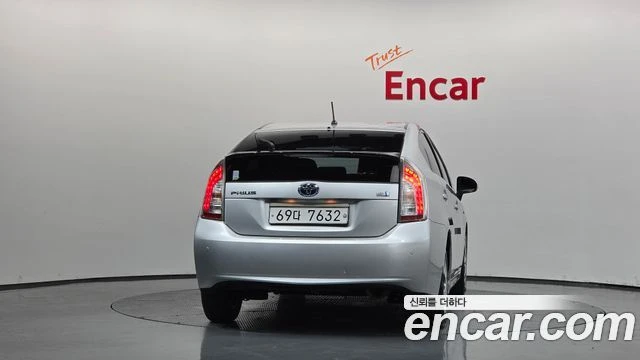 Toyota Prius, снимка 4 - Автомобили и джипове - 56081905