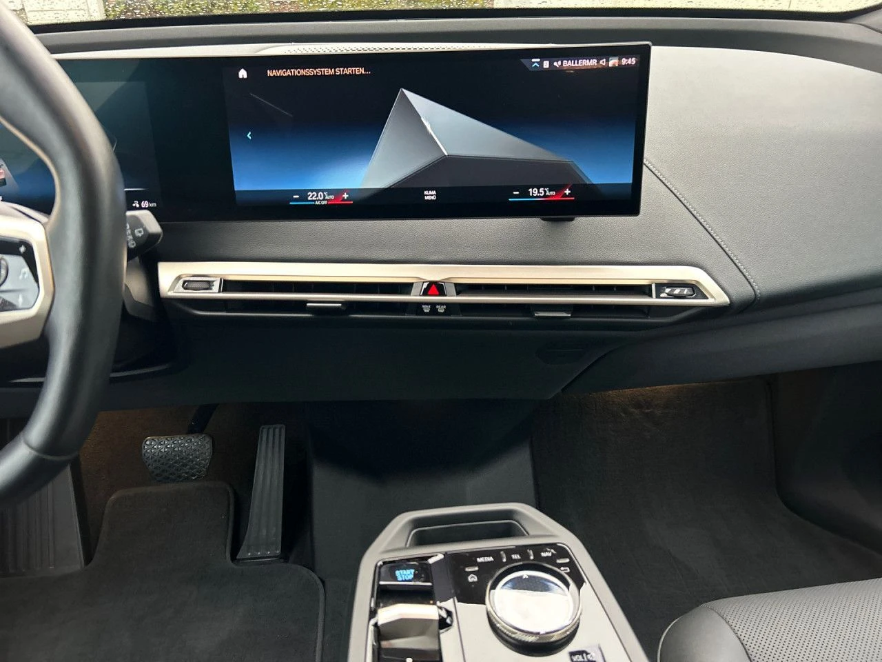 BMW iX 40/xDRIVE/326HP/PARKASS/HUD/NAVI/AMBI/CARPLAY/130f - изображение 9