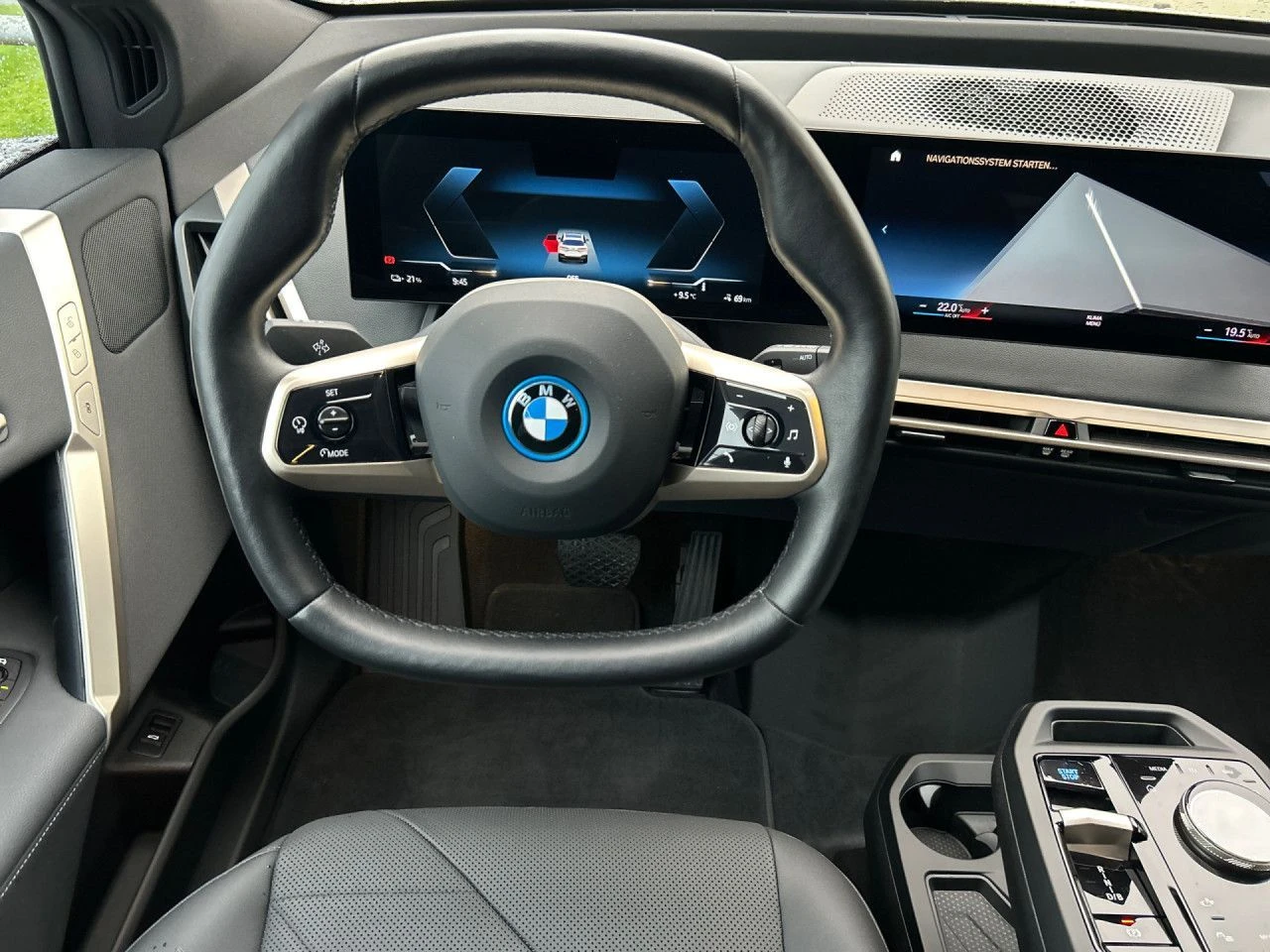 BMW iX 40/xDRIVE/326HP/PARKASS/HUD/NAVI/AMBI/CARPLAY/130f - изображение 7