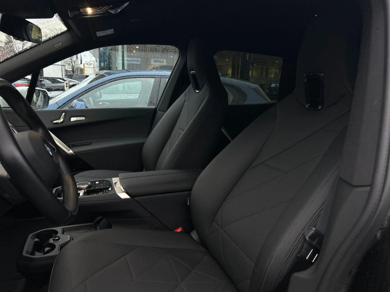 BMW iX 40/xDRIVE/326HP/PARKASS/HUD/NAVI/AMBI/CARPLAY/130f - изображение 10