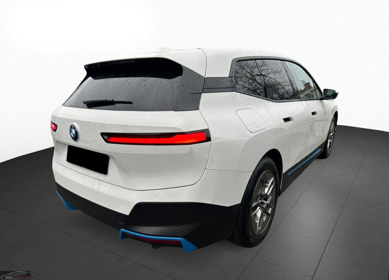 BMW iX 40/xDRIVE/326HP/PARKASS/HUD/NAVI/AMBI/CARPLAY/130f - изображение 4