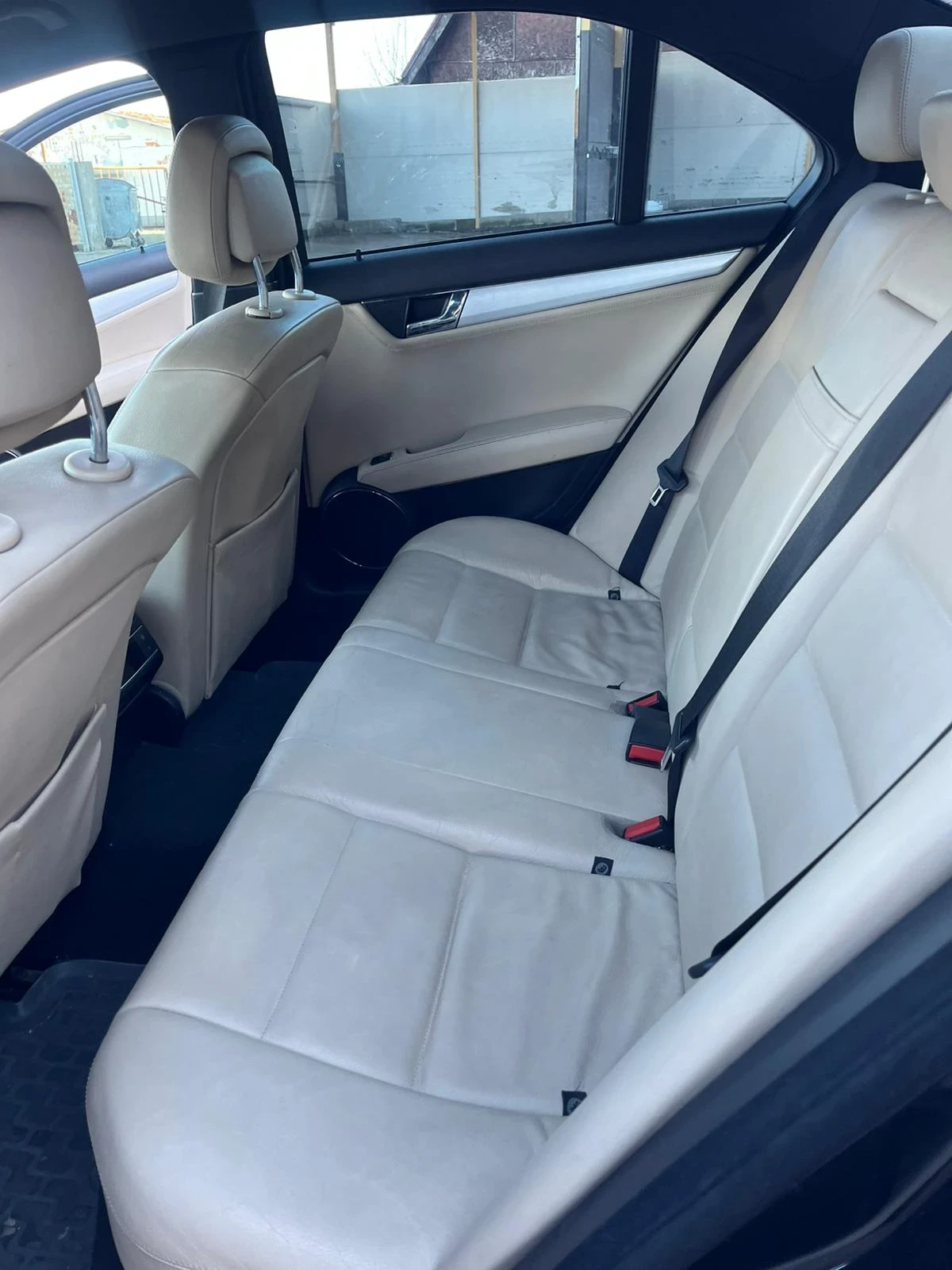 Mercedes-Benz C 320  - изображение 8