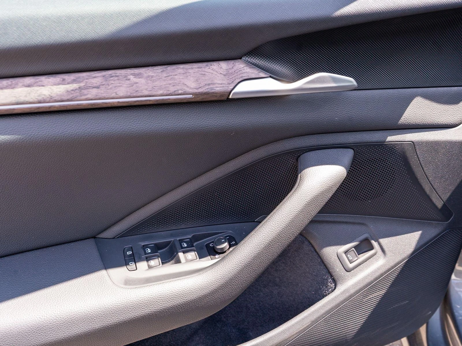 Skoda Superb 2.0 TDI L&K COMBI DSG CANTON MATRIX-LED CAMERA - изображение 7