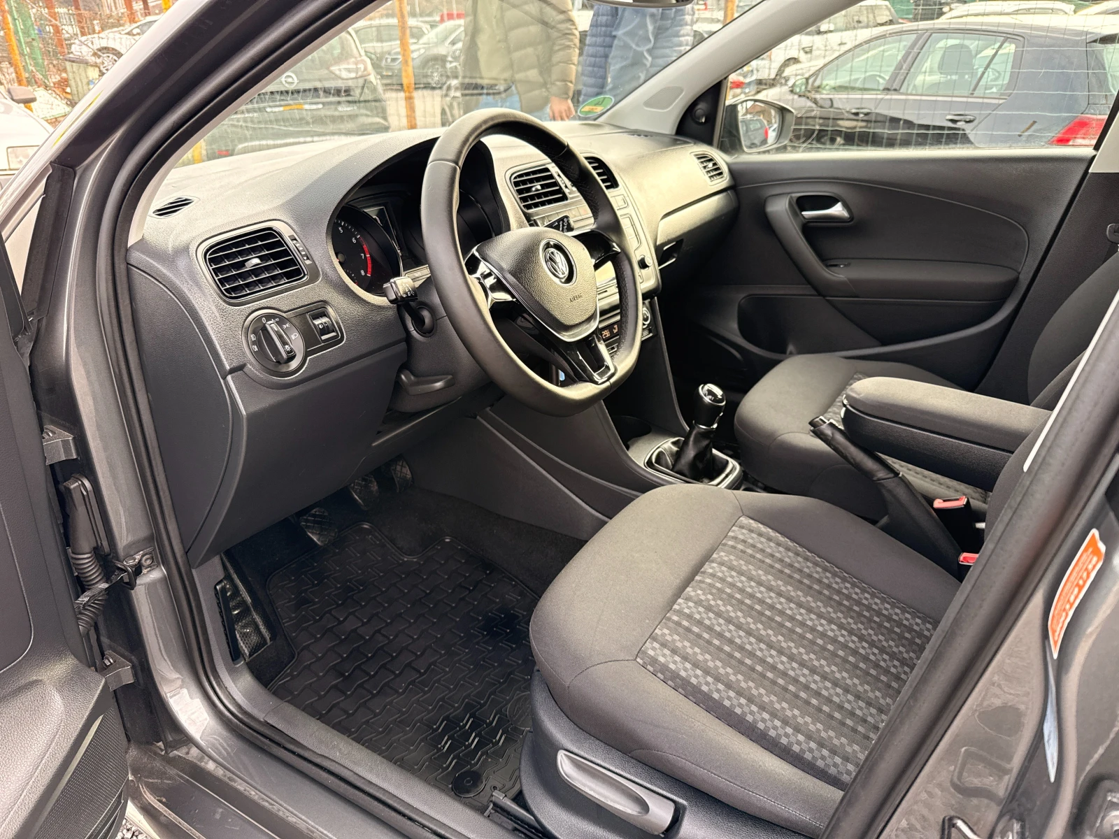 VW Polo 1.0i EURO6;TUV;COC;NAVI;KLIMATRONIK | Mobile.bg � ����������� 9