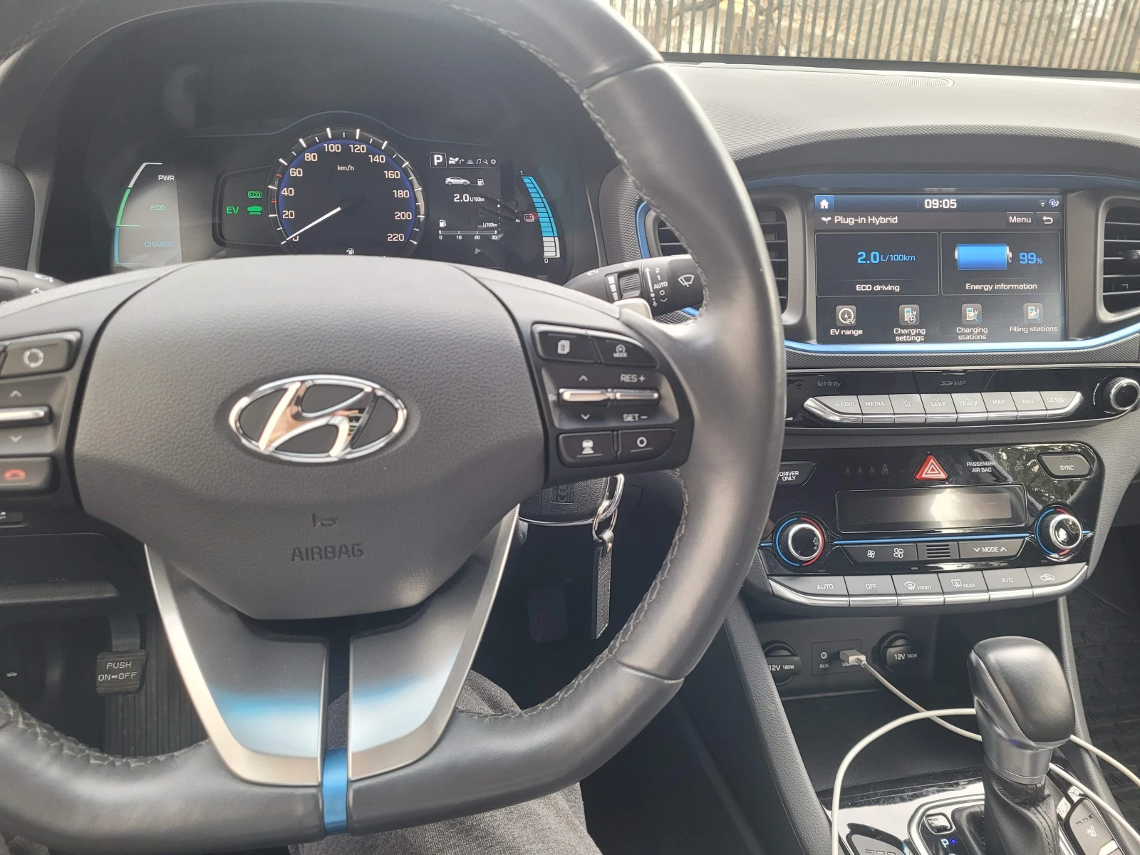 Hyundai Ioniq 1.6 Plug In Hybrid , снимка 3 - Автомобили и джипове - 54058908
