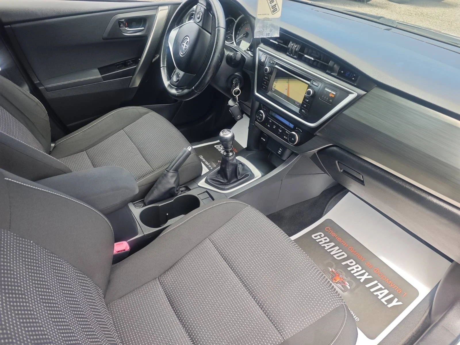 Toyota Auris 1.4 D4D, снимка 9 - Автомобили и джипове - 54700357