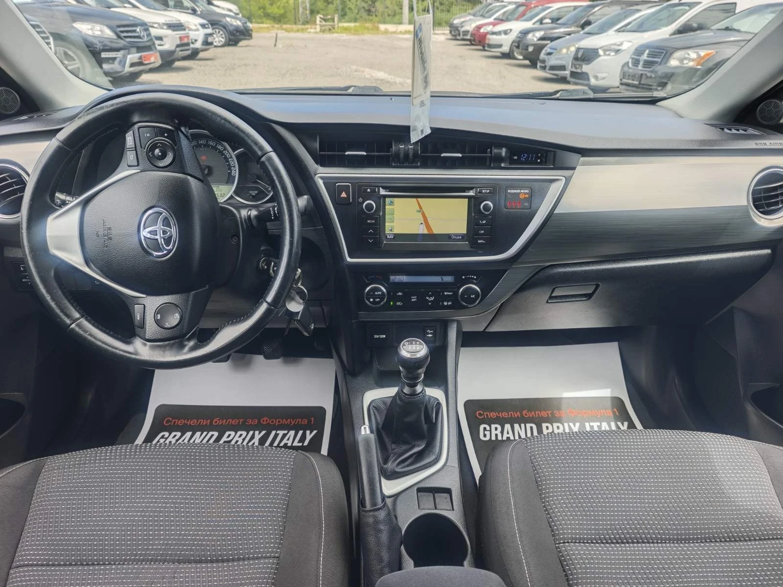 Toyota Auris 1.4 D4D, снимка 10 - Автомобили и джипове - 54700357