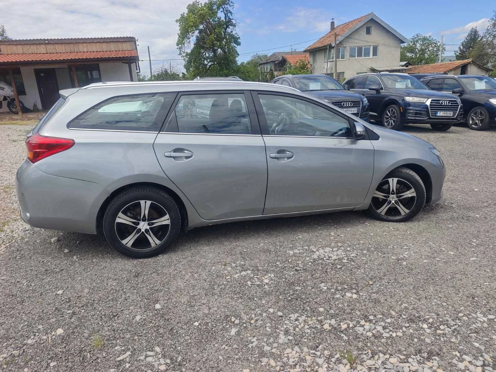 Toyota Auris 1.4 D4D, снимка 4 - Автомобили и джипове - 54700357