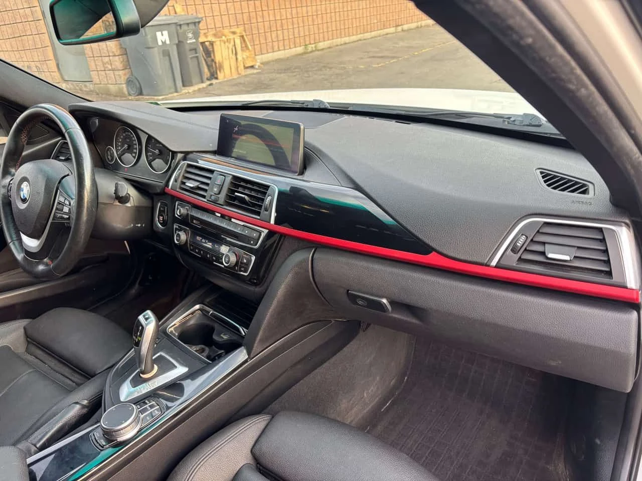 BMW 330 * xDrive, Leather Interior, Safety * CARFAX * ЦЕНА, снимка 7 - Автомобили и джипове - 54785362