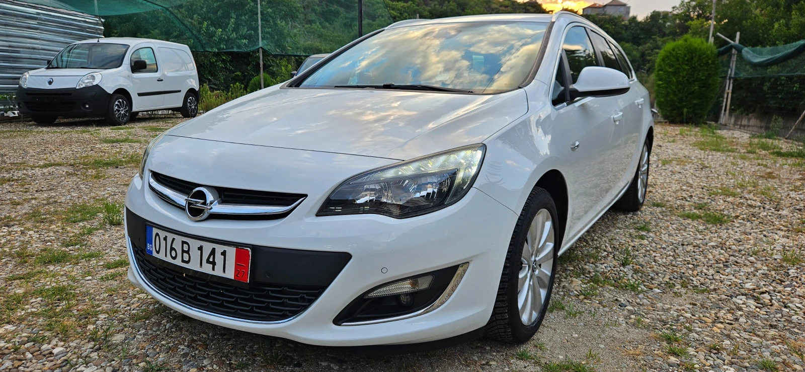 Opel Astra 1, 4i-140кс* 2014г* ФАБРИЧЕН ГАЗОВ ИНЖЕКЦИОН* LED*, снимка 3 - Автомобили и джипове - 55780202