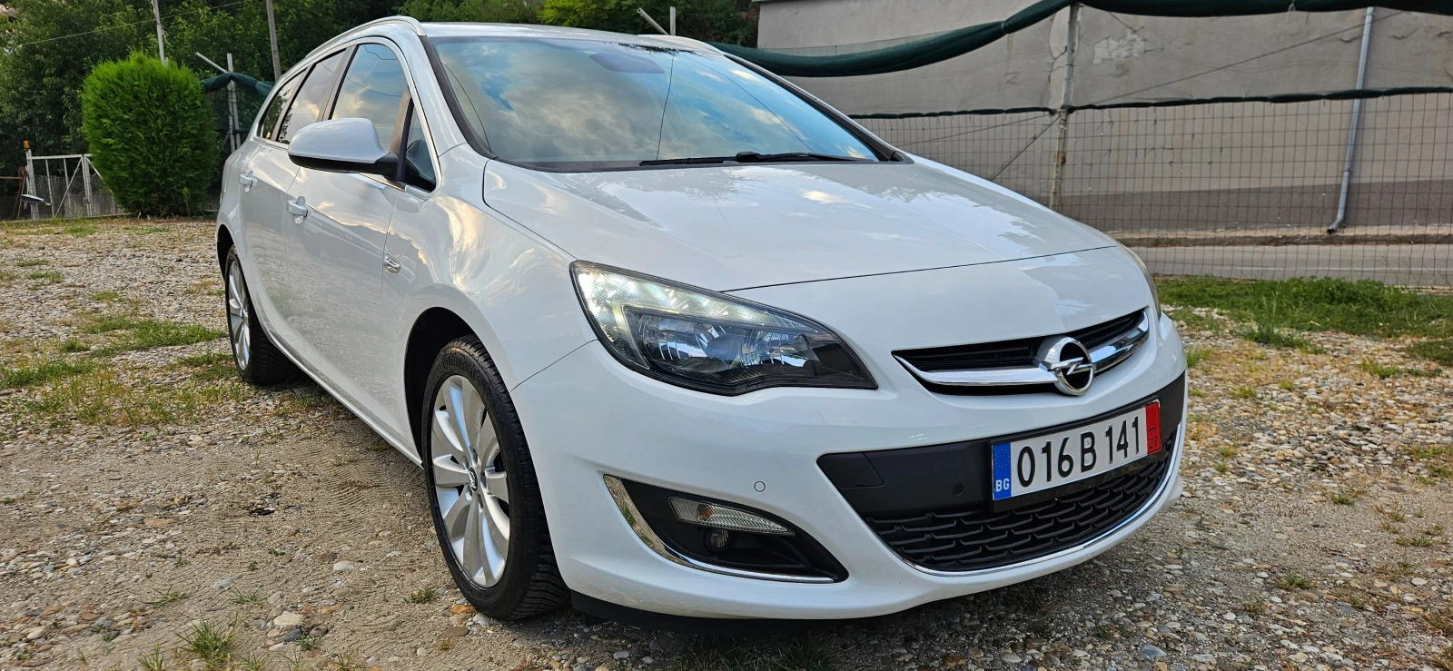 Opel Astra 1, 4i-140кс* 2014г* ФАБРИЧЕН ГАЗОВ ИНЖЕКЦИОН* LED*