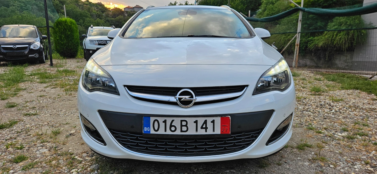 Opel Astra 1, 4i-140кс* 2014г* ФАБРИЧЕН ГАЗОВ ИНЖЕКЦИОН* LED*, снимка 2 - Автомобили и джипове - 55780202