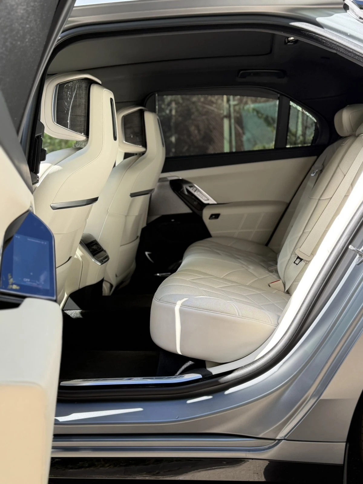BMW 750 e M-Pro Plug-in Hybrid xDrive B&W , снимка 5 - Автомобили и джипове - 56003453