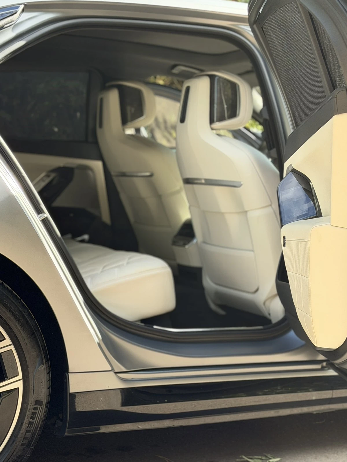 BMW 750 e M-Pro Plug-in Hybrid xDrive B&W , снимка 8 - Автомобили и джипове - 56003453
