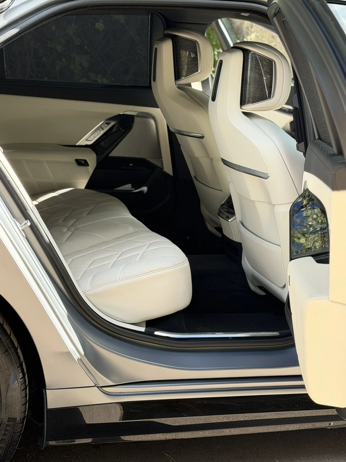 BMW 750 e M-Pro Plug-in Hybrid xDrive B&W , снимка 6 - Автомобили и джипове - 56003453