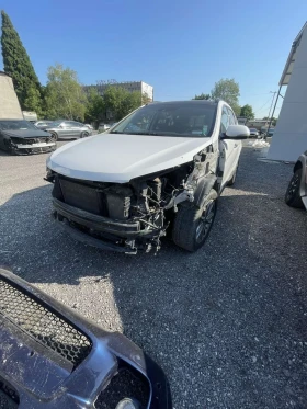 Обява за продажба на Hyundai Santa fe Ударена, но в движение, само външни щети ~13 900 лв. - изображение 1 | Auto.bg Обява за продажба на Hyundai Santa fe Ударена, но в движение, само външни щети ~13 900 лв. - изображение 1
