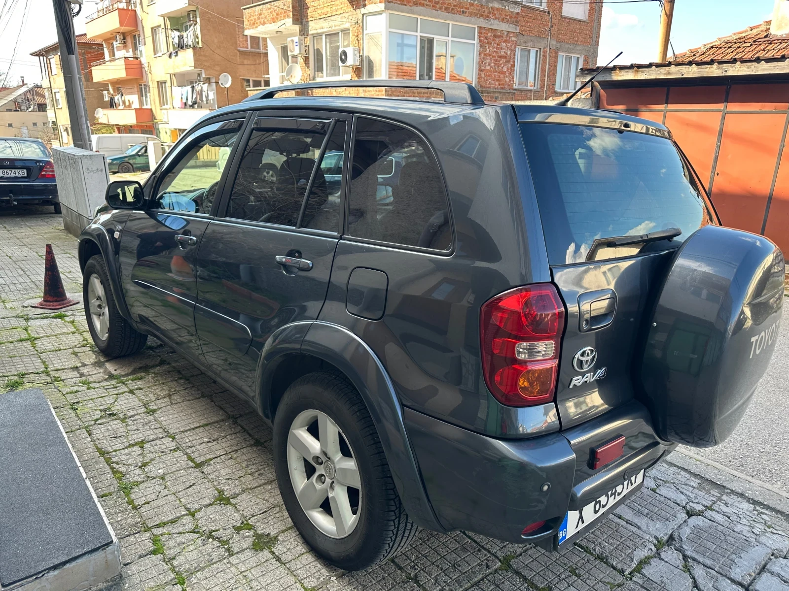 Toyota Rav4 2.0 D4D, снимка 4 - Автомобили и джипове - 54114496