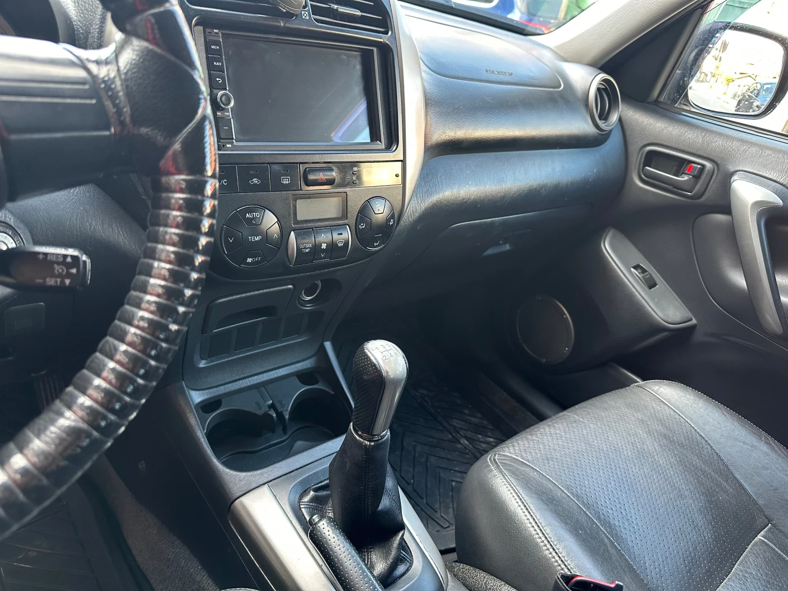 Toyota Rav4 2.0 D4D, снимка 9 - Автомобили и джипове - 54114496