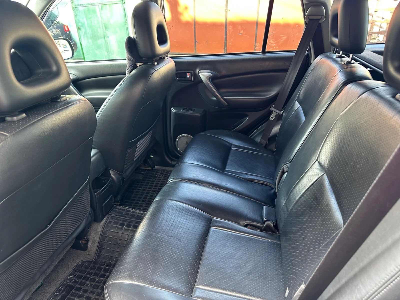 Toyota Rav4 2.0 D4D, снимка 8 - Автомобили и джипове - 54114496