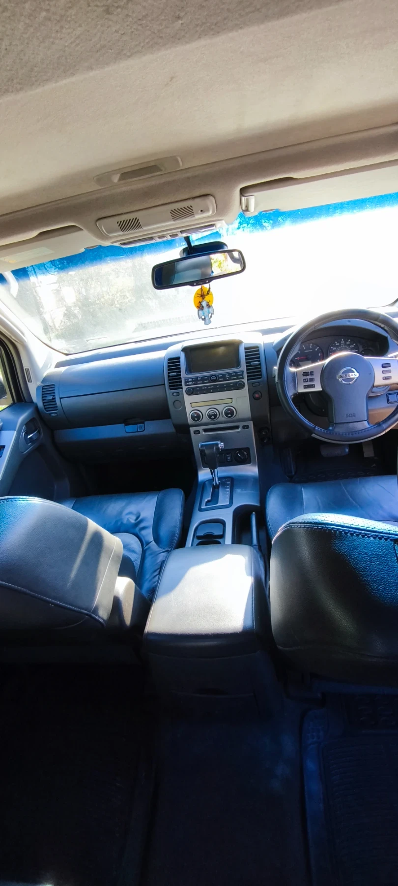 Nissan Navara 2.5dCI 4WD, снимка 4 - Автомобили и джипове - 55365906